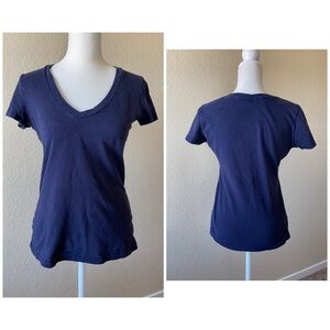 Gap navy v-neck cotton t-shirt - xs
